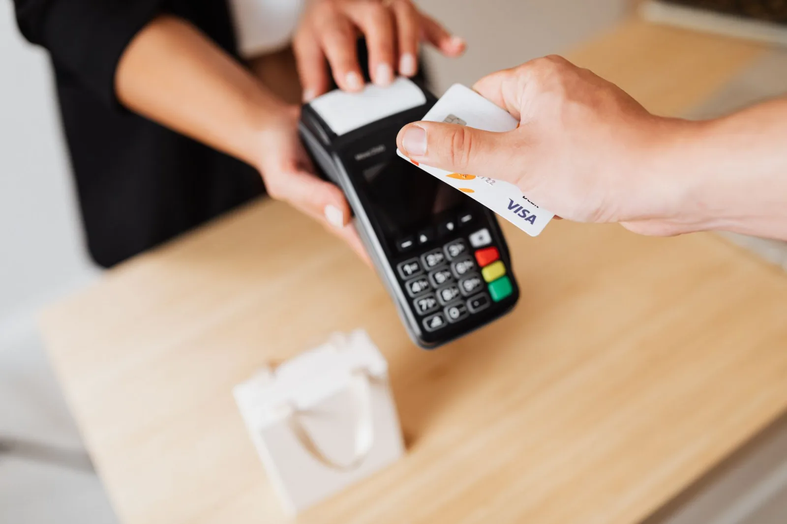 Visual representation of the benefits of implementing a modern POS system for e-commerce and retail businesses, including improved checkout speed, inventory accuracy, and customer loyalty Visual representation of the benefits of implementing a modern POS system for e-commerce and retail businesses, including improved checkout speed, inventory accuracy, and customer loyalty